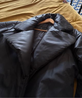 Abrigo acolchado oversize negro