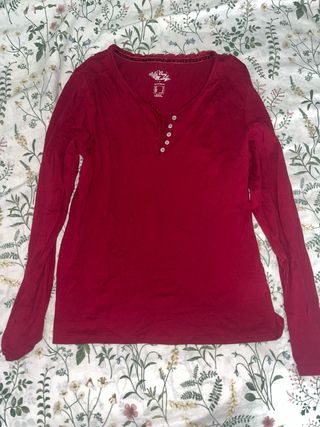 Camisa roja manga larga con botones