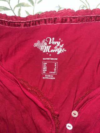 Camisa roja manga larga con botones