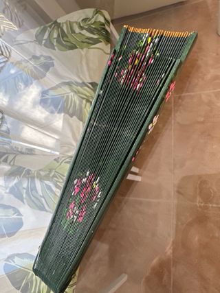 Abanico pintado a mano flores