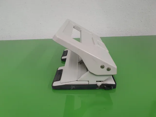 Perforador Leitz 5132 4 agujeros