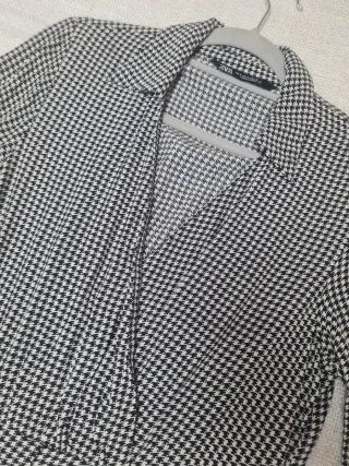 Vestido ZARA estampado pata de gallo.