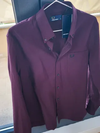 Camisa Fred Perry Morada Original. Talla M. Nueva