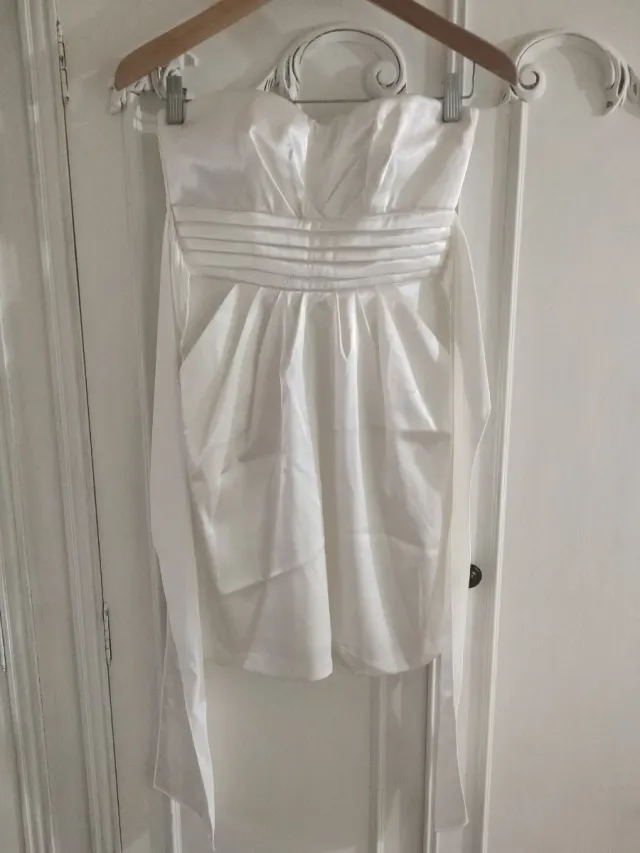 Vestido blanco de fiesta sin tirantes