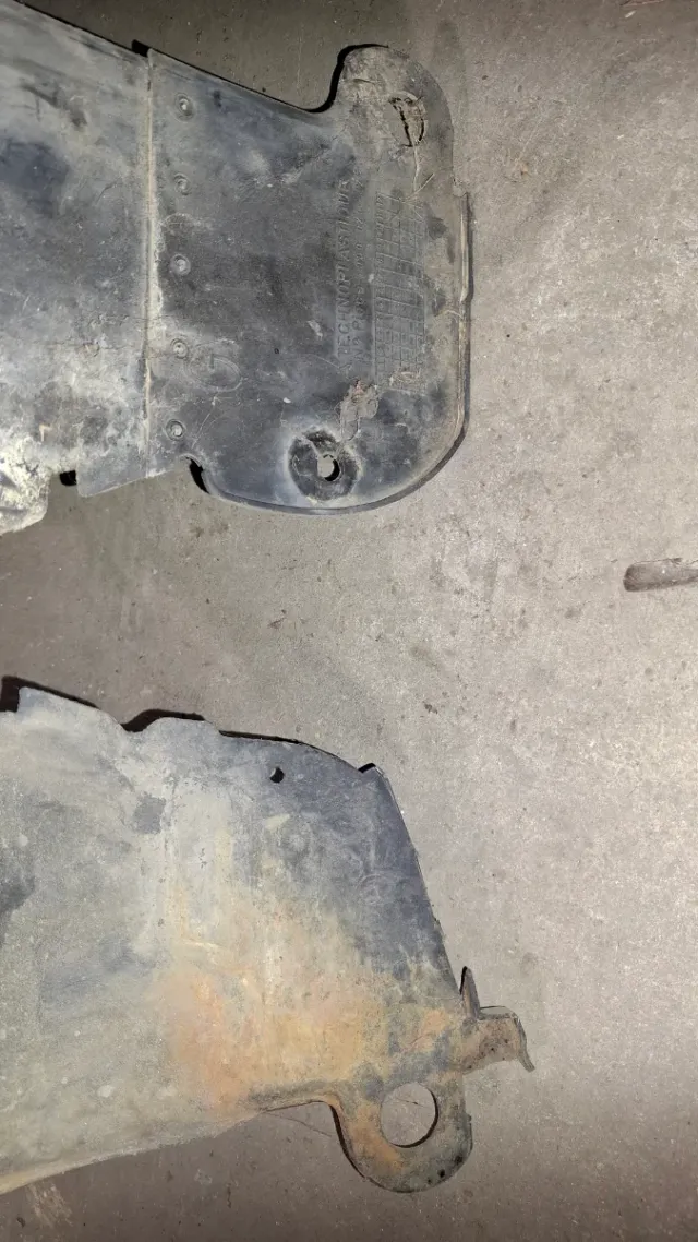 Pasos de rueda Renault 19 (2 unidades)