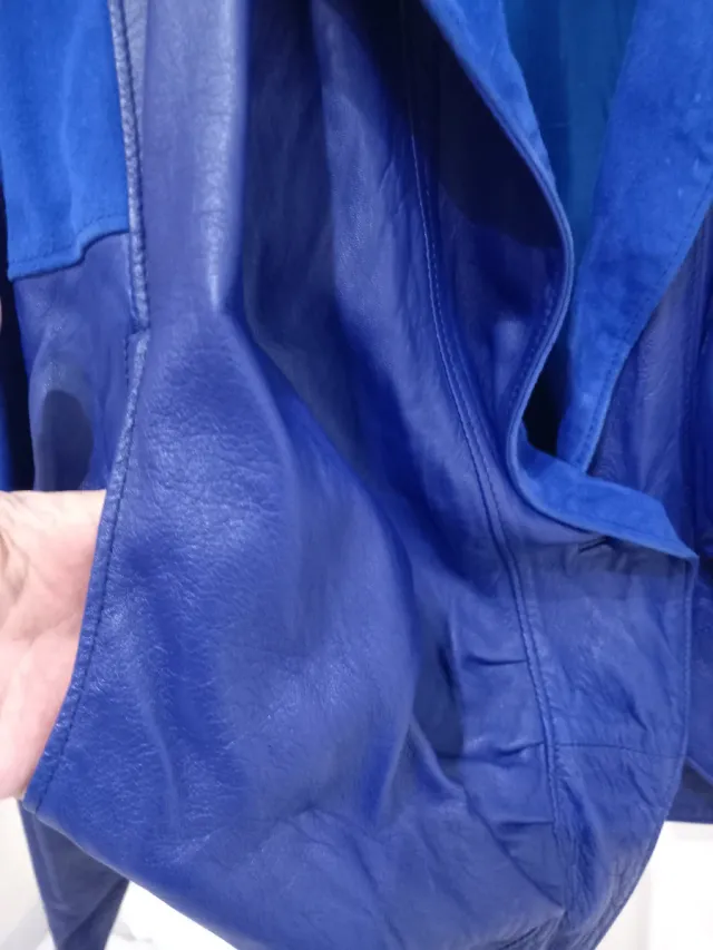 Giacca in pelle blu elettrico