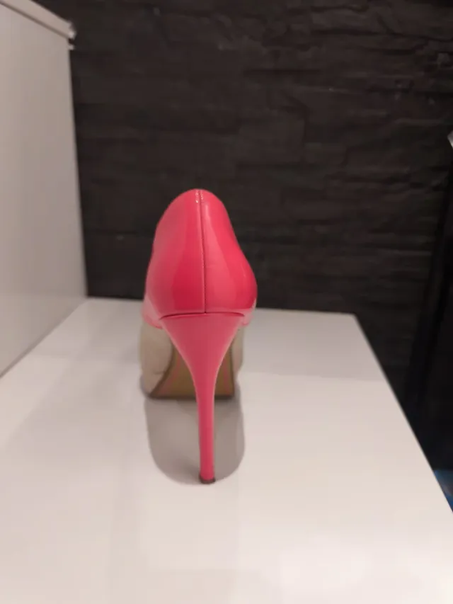 Zapatos de tacón beige y rosa