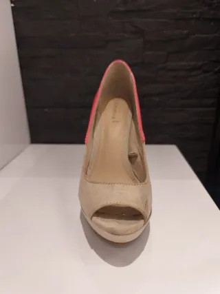 Zapatos de tacón beige y rosa
