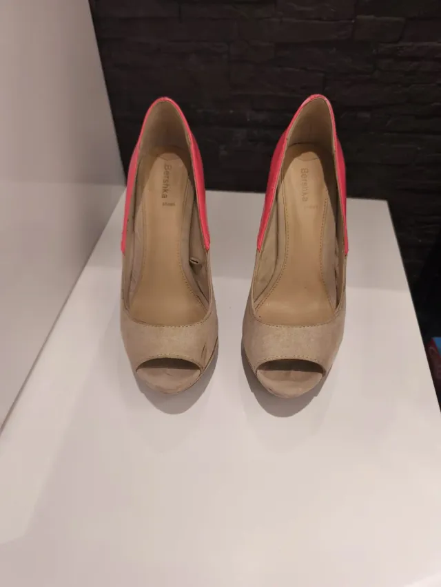 Zapatos de tacón beige y rosa