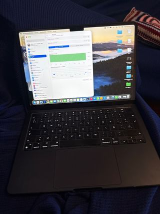 MacBook Air M2 – 16GB RAM – COMO NUEVO