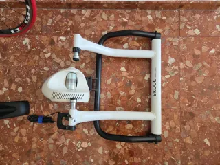 Rodillo Bkool con rueda y cargador