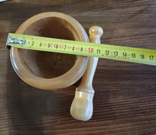 Mortaio e pestello in legno artigianale vintage