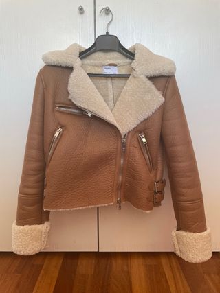 Chaqueta Bershka efecto piel forrada