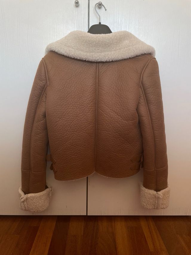 Chaqueta Bershka efecto piel forrada