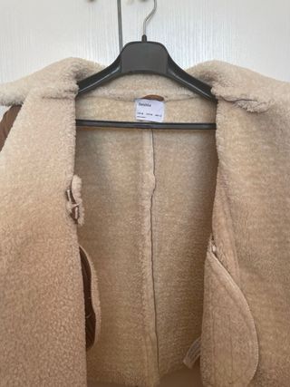 Chaqueta Bershka efecto piel forrada
