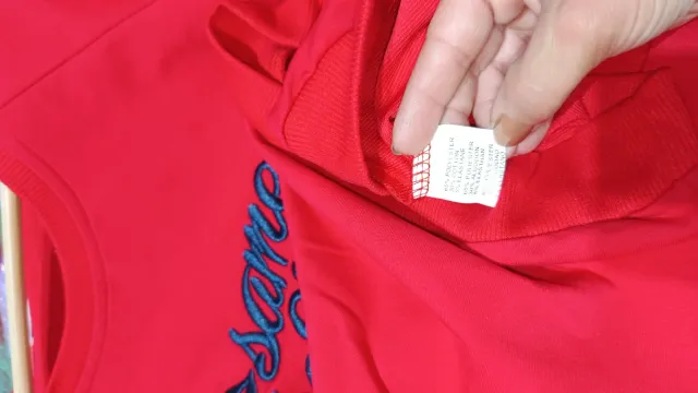 Sudadera Roja Bésame Mucho Mucho