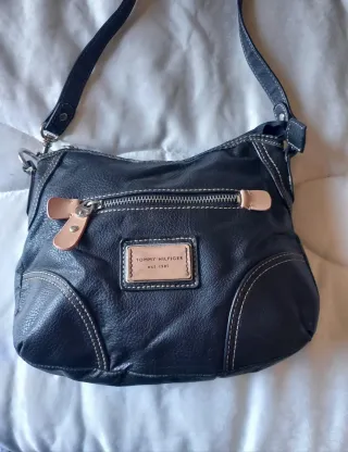 Borsa a spalla Tommy Hilfiger nera