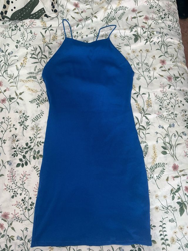 Vestido azul con espalda cruzada