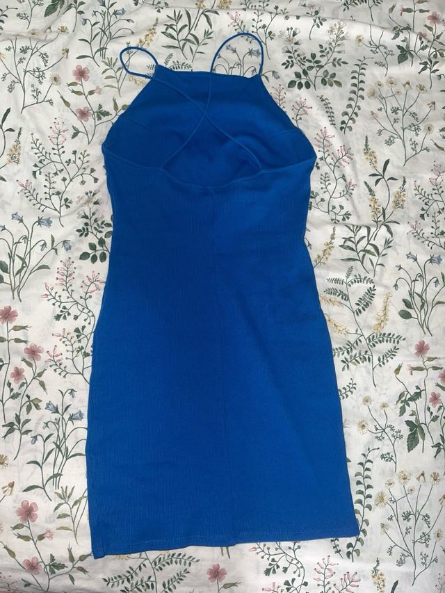 Vestido azul con espalda cruzada