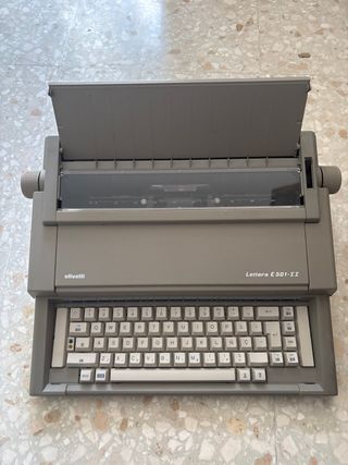 Máquina de escribir Olivetti Lettera E501-II