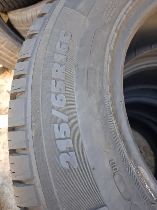 Neumáticos 215/65 R16