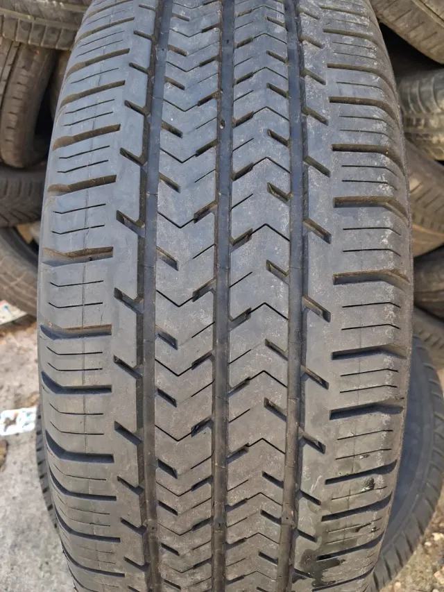 Neumáticos 215/65 R16
