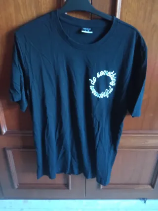 Camiseta Negra Hombre, talla L, Do Something Wonde