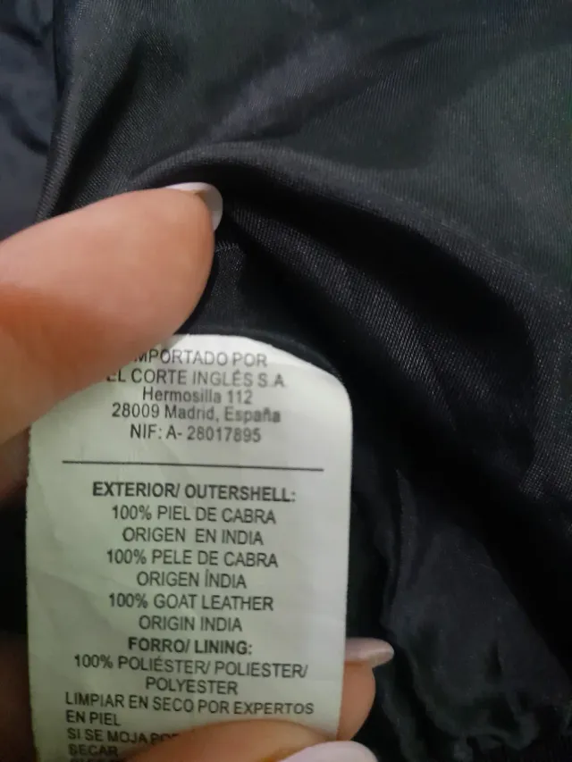 Cazadora de piel negra