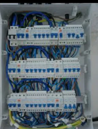 electricistas reparaciones a domicilio