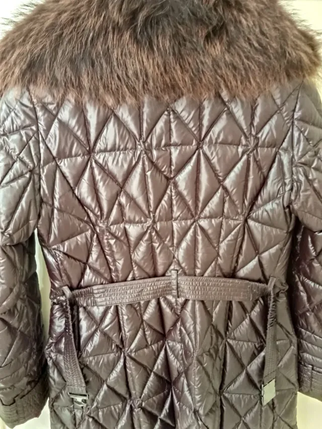 Piumino lungo con pelliccia sintetica