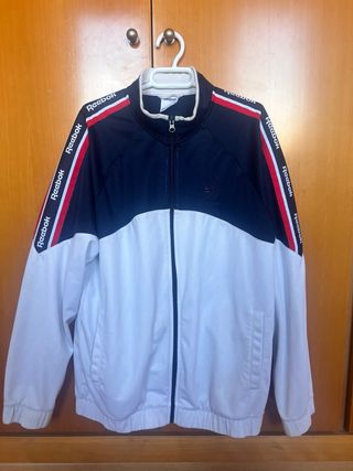 Chaqueta deportiva Reebok azul y blanca