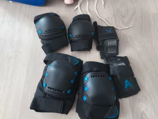 Patines de bota rosas con protecciones