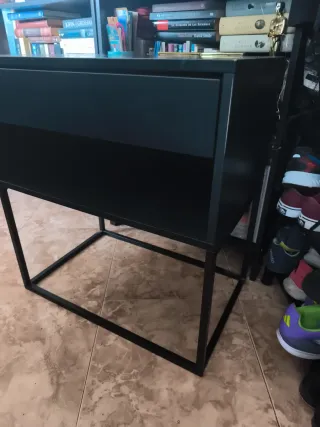 Mesa de noche Ikea negra
