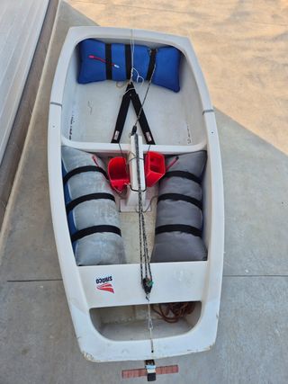 Optimist vela ligera con carro