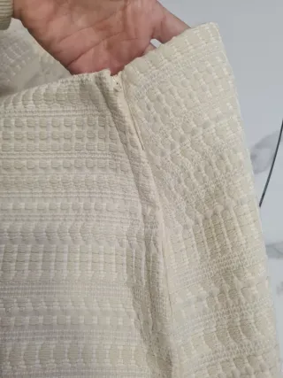 Falda beige texturizado. Nueva con etiqueta