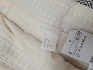 Falda beige texturizado. Nueva con etiqueta