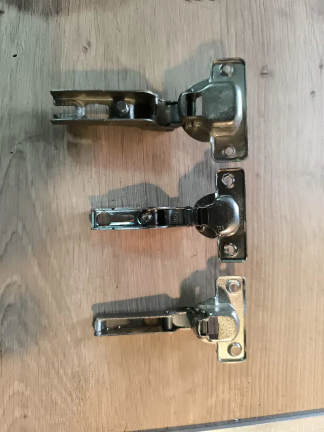 Bisagras para muebles de cocina