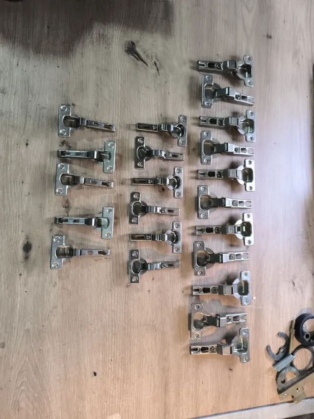 Bisagras para muebles de cocina