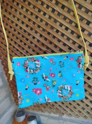 Bolso de mano con tucanes