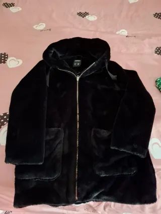 Abrigo pelo Lefties, talla S equivale a una M