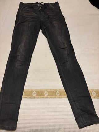 Pantalones grises vaqueros