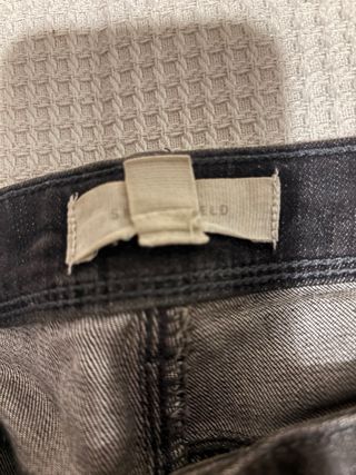 Pantalones grises vaqueros