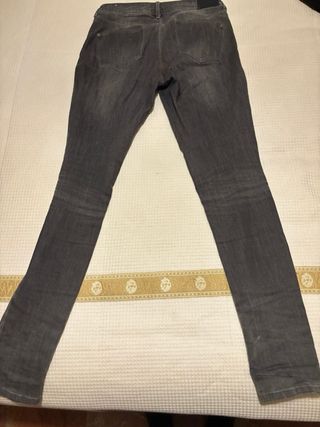 Pantalones grises vaqueros