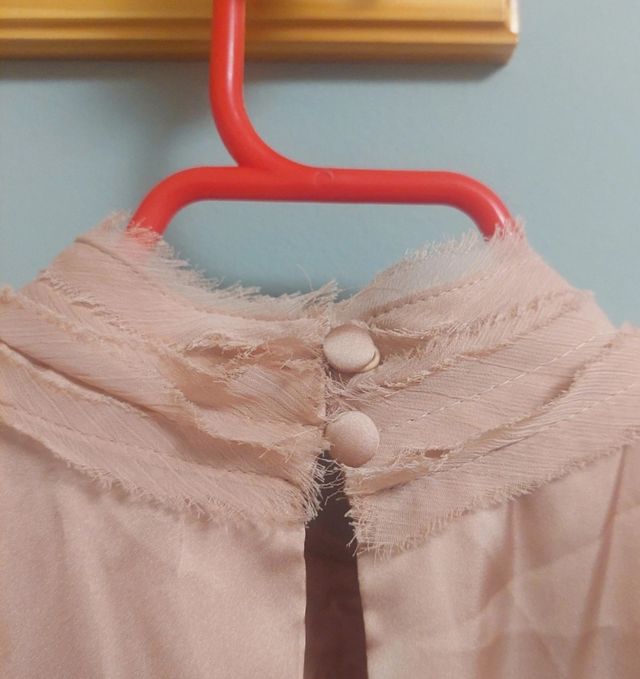 Blusa Zara rosa satinada cuello alto sin mangas