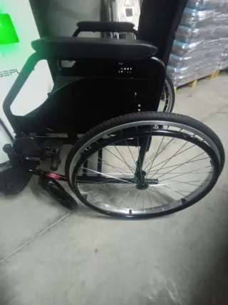 Silla de ruedas . Talla 50 de asiento.