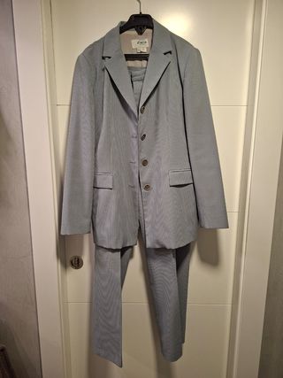 Traje Zara Raya celeste