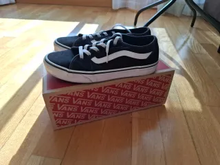 Zapatillas Vans Negras y Blancas