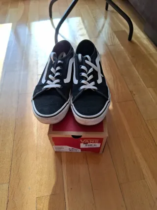 Zapatillas Vans Negras y Blancas