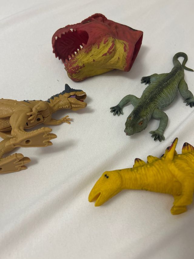 Lote de 4 figuras de dinosaurios