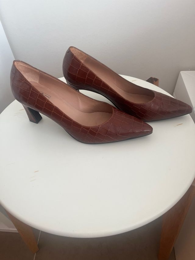 Zapatos de tacón JONi marrones efecto piel